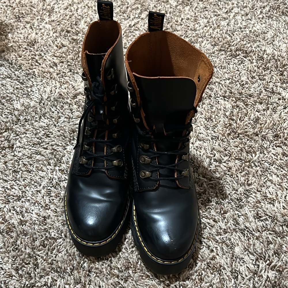 Dr Marten Leona Platform Lace-Up Boots